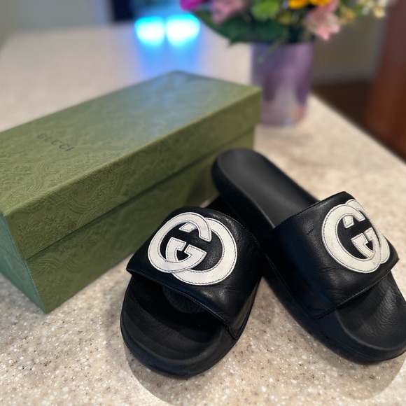 COPY - Original Gucci Women’s Interlocking G slides-Size 38 or 8 - Picture 5 of 14